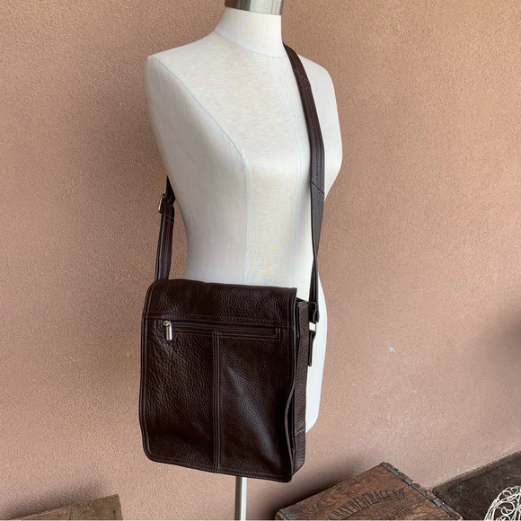 Cartago Leather Crossbody Messenger Bag - Picture 2 of 11